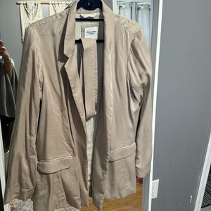 NWOT. Abercrombie blazer w belt brand new condition